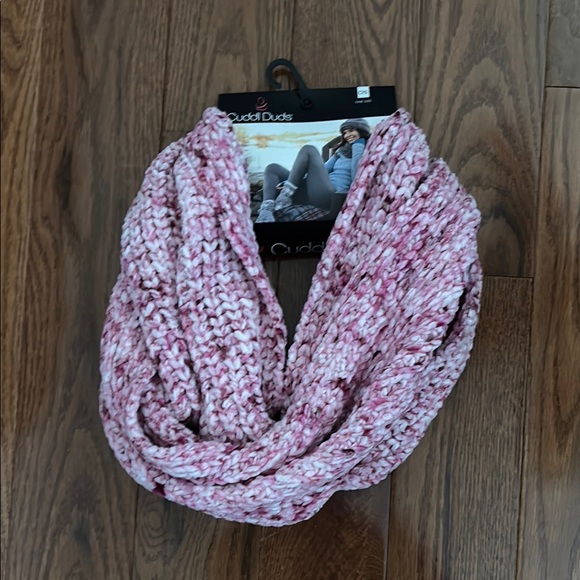 Cuddleduds infinity scarf - Picture 1 of 2